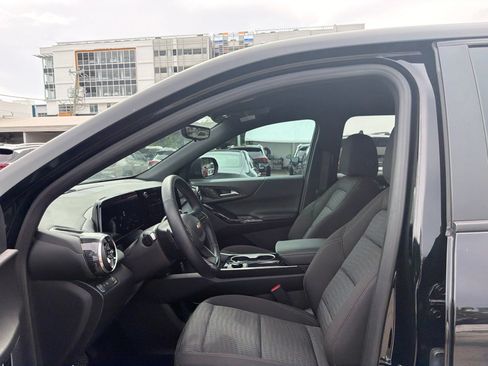 Used 2026 Chevrolet Equinox LT w/ Safety and Technology Package FWD image 17