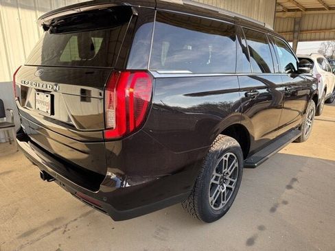 New 2025 Ford Expedition Active image 25