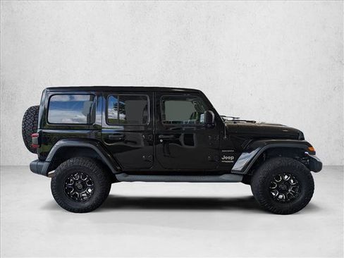Used 2019 Jeep Wrangler Unlimited Sahara AWD/4WD image 2