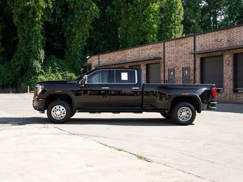 Used 2024 GMC Sierra 3500 Denali Ultimate AWD/4WD image 4
