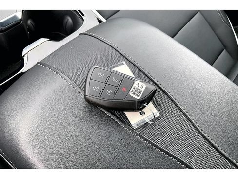 Used 2025 Buick Enclave Preferred AWD/4WD image 33
