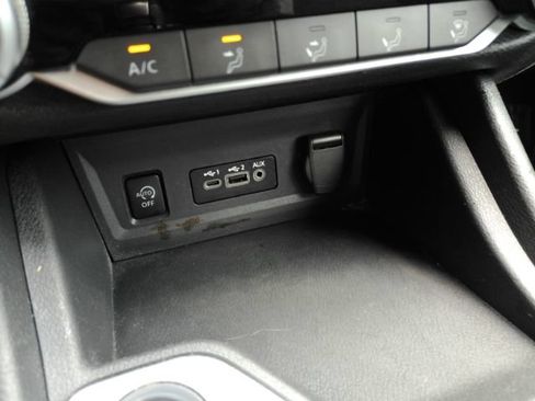 Used 2024 Nissan Sentra SV FWD image 39