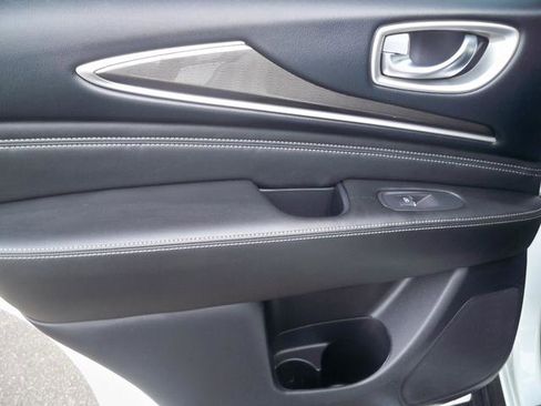 Used 2019 INFINITI QX60 Luxe w/ Essential Package image 17