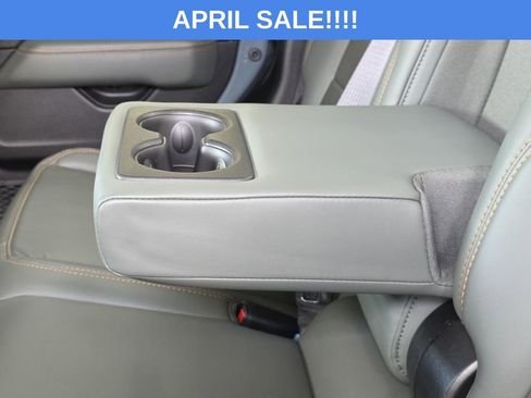 Used 2025 Jeep Gladiator Mojave w/ Convenience Group image 12