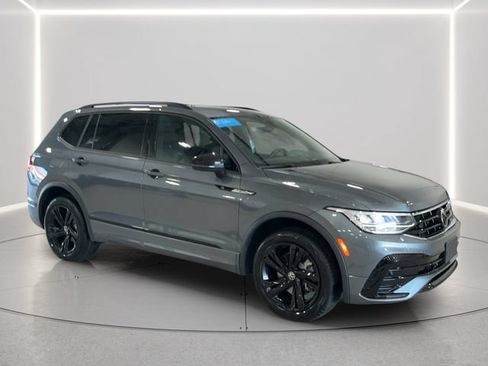 Certified 2024 Volkswagen Tiguan SE R-Line AWD/4WD image 8