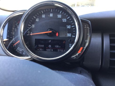 Used 2019 MINI Cooper 2-Door Hardtop FWD image 6