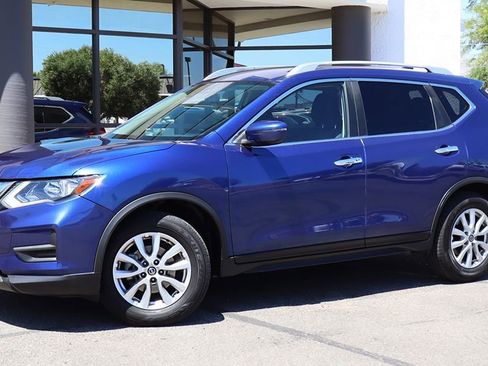 Used 2020 Nissan Rogue SV image 3