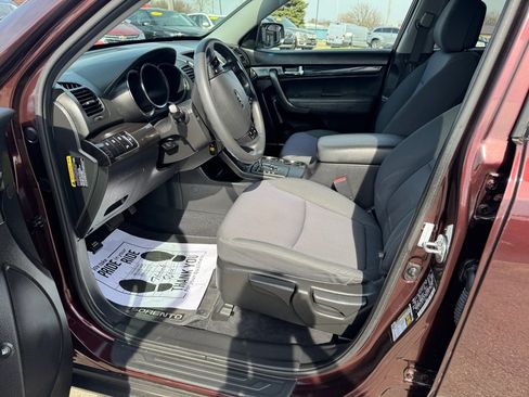Used 2013 Kia Sorento LX image 22