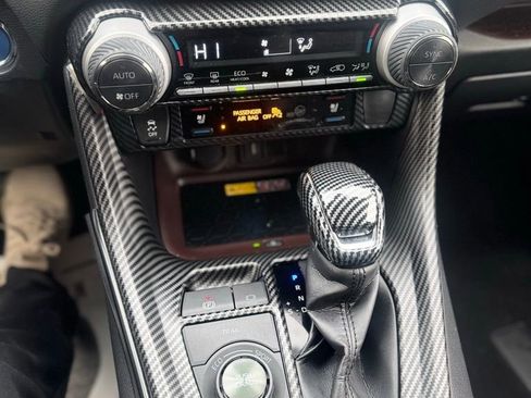 Used 2022 Toyota RAV4 Limited AWD/4WD image 19