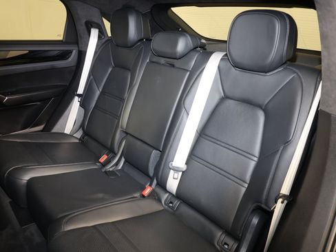 Used 2022 Porsche Cayenne GTS w/ Premium Package Plus AWD/4WD image 11