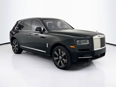 Used 2024 Rolls-Royce Cullinan image 3