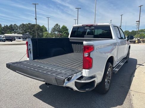 Used 2024 Chevrolet Silverado 1500 High Country w/ Technology Package AWD/4WD image 9