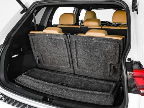 Used 2022 Volkswagen Tiguan SE R-Line image 48