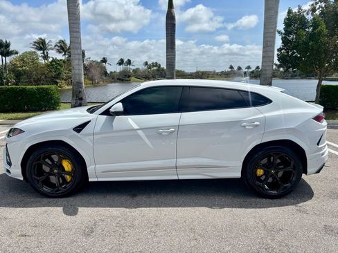 Used 2020 Lamborghini Urus AWD/4WD image 10