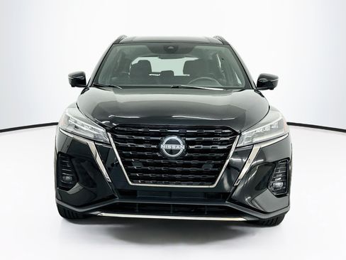 Used 2024 Nissan Kicks SR FWD image 2