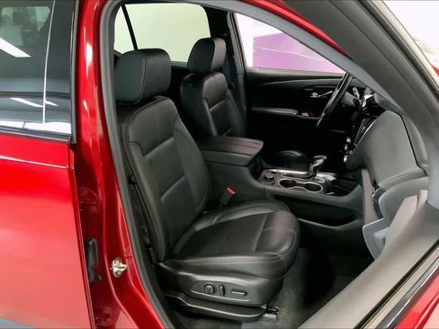 Used 2023 Chevrolet Traverse RS image 12
