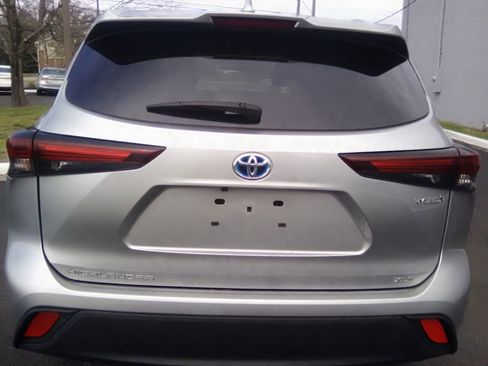 Used 2024 Toyota Highlander XLE image 12