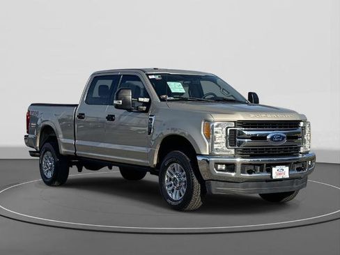 Certified 2017 Ford F250 XLT w/ XLT Value Package image 4