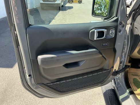 Used 2022 Jeep Wrangler Unlimited Sahara w/ LED Lighting Group AWD/4WD image 13