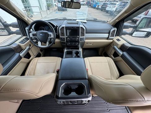 Used 2017 Ford F250 Lariat w/ Chrome Package image 12