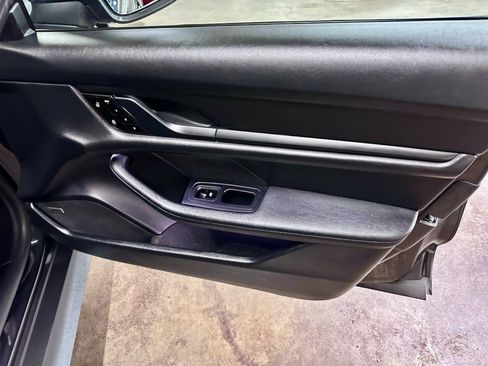 Used 2021 Porsche Taycan image 17