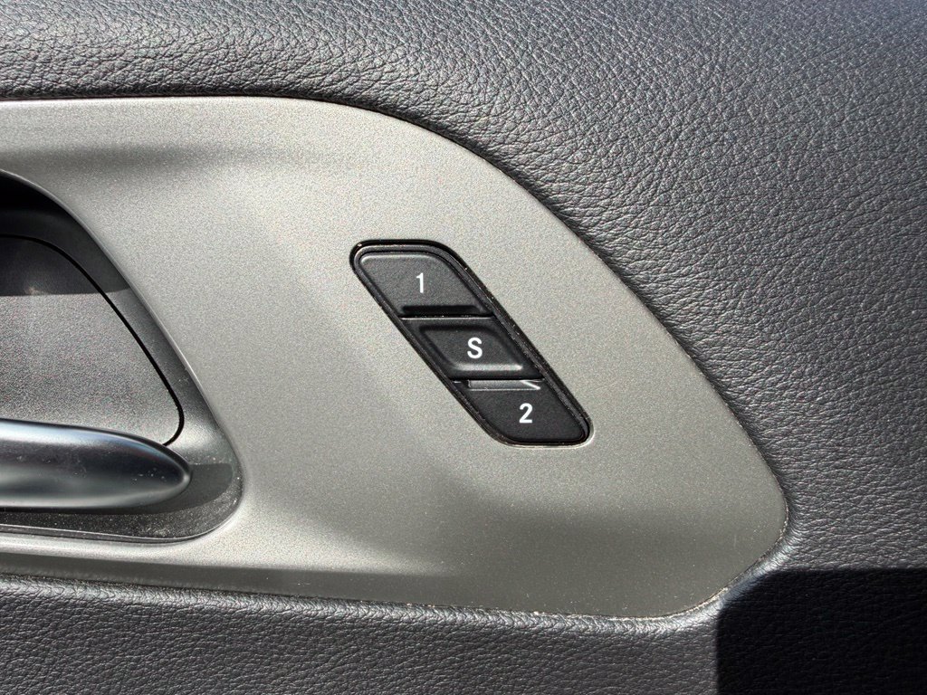 Used 2025 Chrysler Pacifica Select FWD image 12