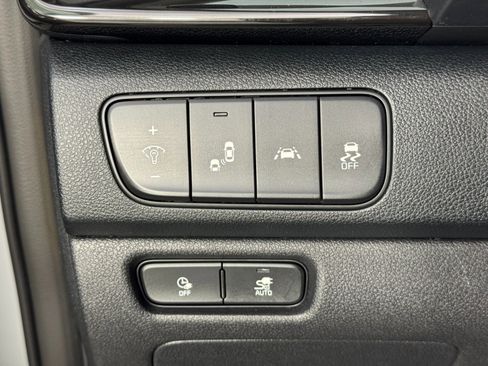 Used 2019 Kia Niro EX image 16