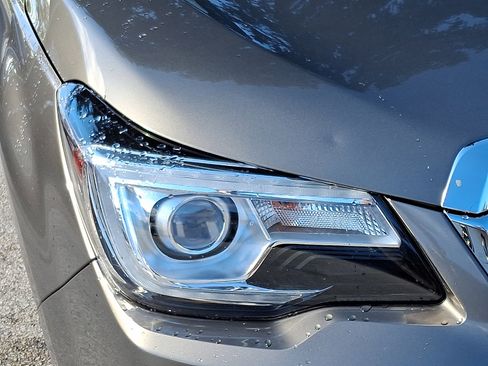 Used 2018 Subaru Forester 2.5i Touring w/ Popular Package #3B image 6