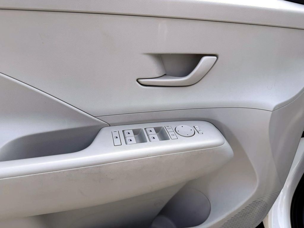 Used 2024 Hyundai Kona SEL AWD/4WD image 19
