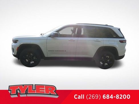 New 2025 Jeep Grand Cherokee Limited w/ Black Appearance Package image 4