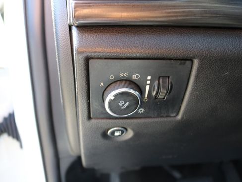 Used 2019 Jeep Grand Cherokee Altitude AWD/4WD image 16