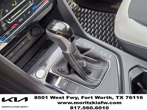 Used 2025 Volkswagen Taos SE FWD image 18
