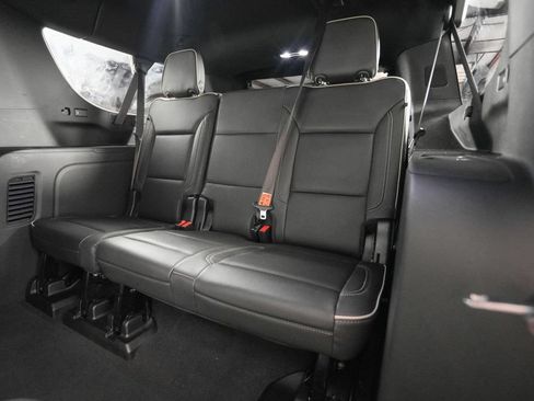 Used 2023 GMC Yukon XL SLT AWD/4WD image 13