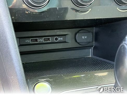 Used 2018 Volkswagen Tiguan SEL FWD image 33