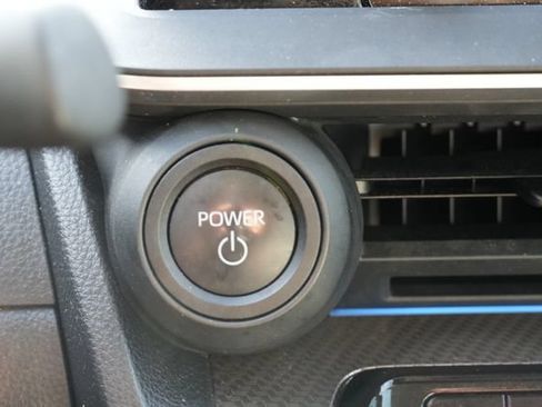 Used 2024 Toyota Prius XLE FWD image 30