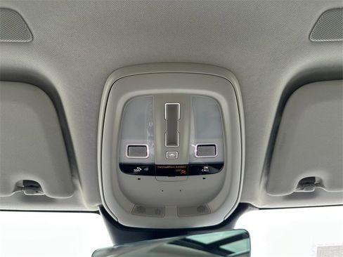 Used 2022 Volvo XC60 B5 Inscription w/ Protection Package Premier image 28