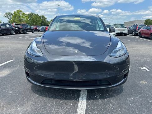 Used 2025 Tesla Model Y Long Range AWD/4WD image 2