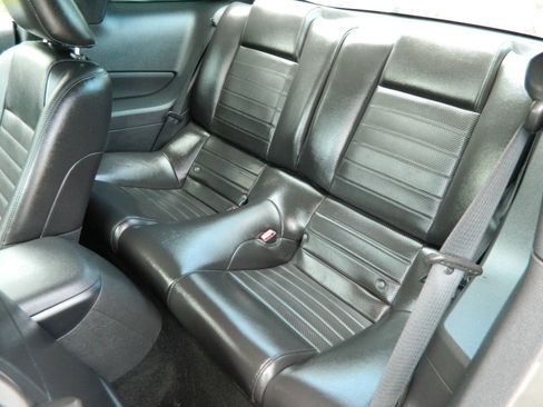 Used 2005 Ford Mustang GT Premium image 18