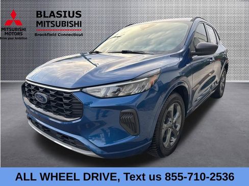 Used 2023 Ford Escape ST-Line w/ Tech Pack #1 AWD/4WD image 4