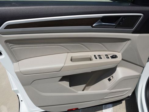 Used 2021 Volkswagen Atlas SE image 13