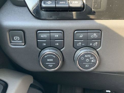 Used 2023 Chevrolet Silverado 1500 ZR2 w/ Technology Package image 36