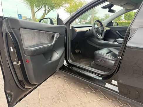 Used 2022 Tesla Model Y Long Range AWD/4WD image 7