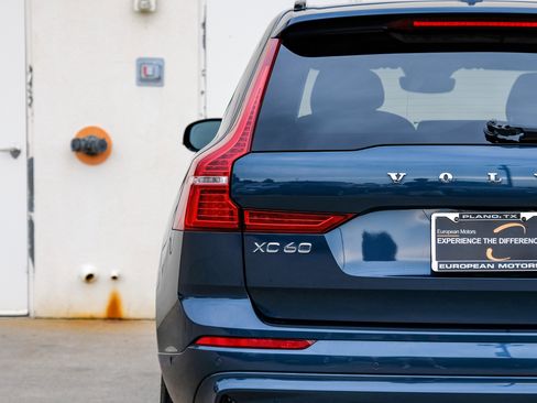 Used 2023 Volvo XC60 B5 Plus image 45