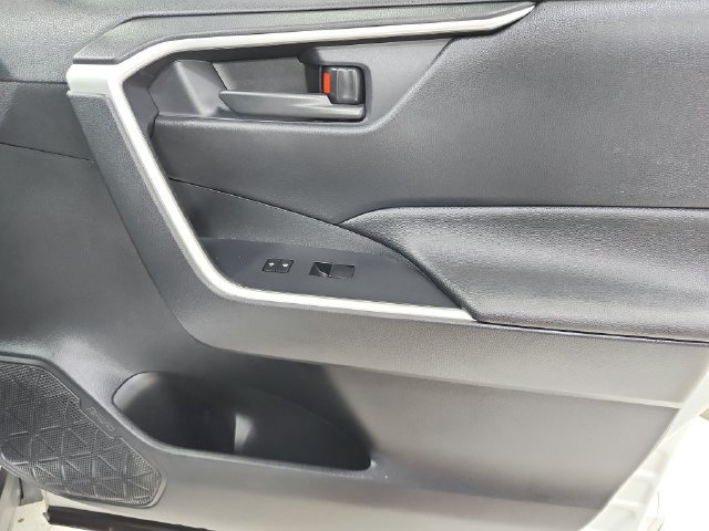 Used 2023 Toyota RAV4 LE AWD/4WD image 35