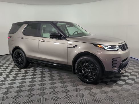 Used 2025 Land Rover Discovery Dynamic SE image 7
