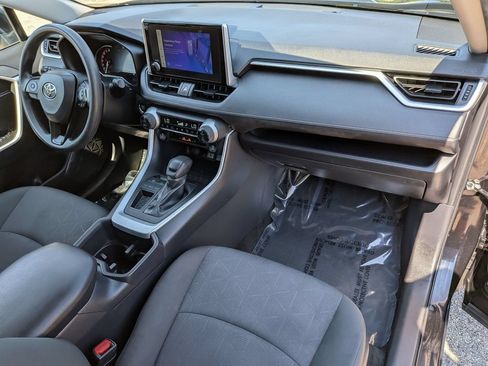 Used 2025 Toyota RAV4 XLE FWD image 31