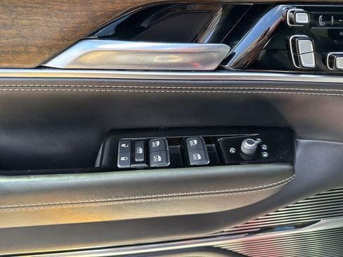 Used 2022 Jeep Grand Wagoneer Series I AWD/4WD image 25