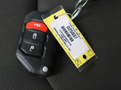 Used 2022 Jeep Wrangler Sport AWD/4WD image 32