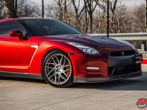 Used 2015 Nissan GT-R Premium image 44