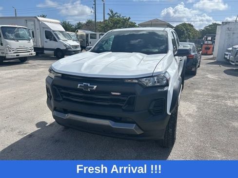 Used 2025 Chevrolet Colorado Trail Boss image 3